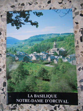 La Basilique Notre-Dame d'Orcival . Marie-Claire Ricard