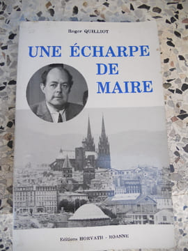 Une echarpe de maire. Roger Quilliot