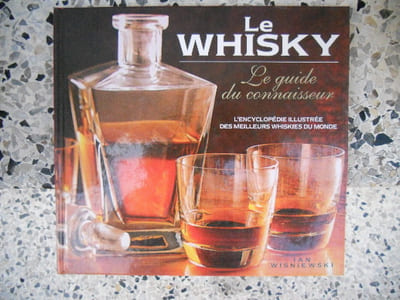 Le whisky - Le guide du connaisseur - L'encyclopedie illustree des meilleurs whiskies du monde