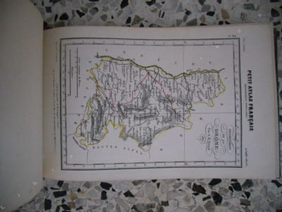Petit atlas des departements francais, des colonies, de l'Algerie, du bassin de la Mediterranee, ornee d'un texte geographique et d'une carte de France pour servir de tableau d'assemblage