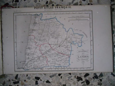 Petit atlas des departements francais, des colonies, de l'Algerie, du bassin de la Mediterranee, ornee d'un texte geographique et d'une carte de France pour servir de tableau d'assemblage