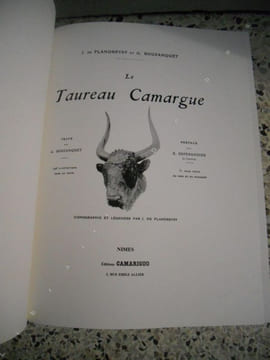 Le Taureau Camargue - Son elevage - La course provencale. J. de Flandreysy et G. Bouzanquet