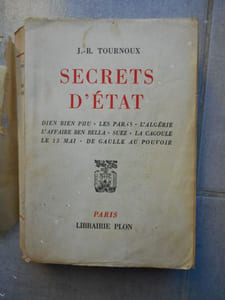 (Indochine) L'histoire secrete - La cagoule - Le front populaire - Vichy - Londres - Deuxieme bureau - L'Algerie Francaise - L'O.A.S.