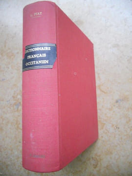 Dictionnaire francais-occitanien donnant l'equivalent des mots francais dans tous les dialectes de la langue d'oc moderne . L. Piat