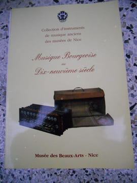 Collection d'instruments de musique anciens des musees de Nice - Musique bourgeoise au dix-neuvieme siecle . Collectif