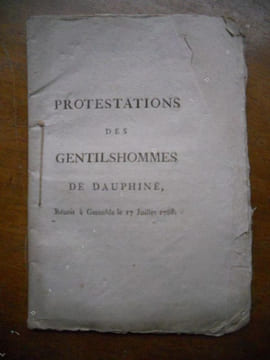 Protestations des gentilshommes du Dauphine reunis a Grenoble, le 17 juillet 1788 . Anonyme