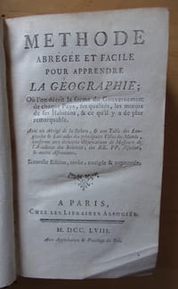 Méthode abrégée et facile pour apprendre La géographie, où l'on décrit la forme du gouvernement de chaque pays, ses qualités, les mœurs de ses habitants, & ce qu'il y a de plus remarquable. Avec un abrégé de la sphère et une table des longitudes et latitudes des principales villes du monde, conforme aux dernières Observations des meilleurs de l'Académie des Sciences, des RR. PP. Jésuites, & autres astronomes.