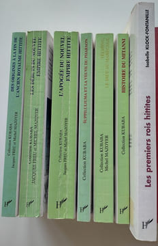 Lot de 7 livres sur les Hittites, comprenant : Les Hittites et leur histoire (trois volumes, 2007-2008). Histoire Du Mitanni, 2003 / Suppiluliuma et ...
