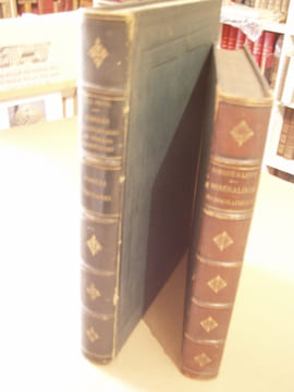 Minéralogie micrographique, Roches eruptives francaises,complet en 2 volumes texte et planches,relié avec Fossiles caractéristiques des terrains ...