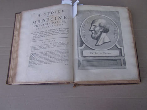 Histoire de la médecine, ou l'on voit l'origine & les progrés de cet art, de siecle en siecle; les sectes, qui s'y sont formees; les noms des ...
