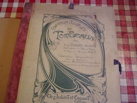 Nouveaux Modèles de Tombeaux. Par Raoul Brandon, Architecte, Professeur de la Ville de Paris, Premier prix en concours public, et E. Delrieu, ...