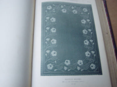 Collection de La Croix-Laval. Album de cent soixante et onze (171) reproductions de reliures d'art exécutées sur des éditions de grand luxe par les meilleurs maîtres contemporains.