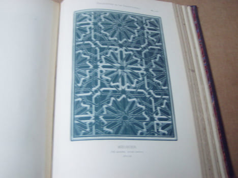 Collection de La Croix-Laval. Album de cent soixante et onze (171) reproductions de reliures d'art exécutées sur des éditions de grand luxe par les ...