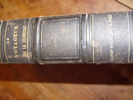 Voyage autour du Monde contenant: la description Geographique et Pittoresque des divers pays, l'esquisse des moeurs de chaque peuple; . CHAMPAGNAC et ...