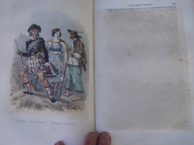 Voyage autour du Monde contenant: la description Geographique et Pittoresque des divers pays, l'esquisse des moeurs de chaque peuple;