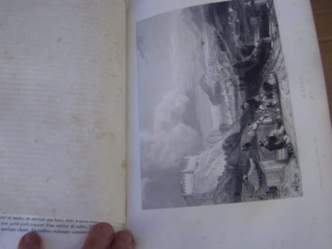Voyage autour du Monde contenant: la description Geographique et Pittoresque des divers pays, l'esquisse des moeurs de chaque peuple; . CHAMPAGNAC et ...