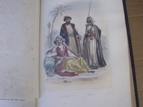 Voyage autour du Monde contenant: la description Geographique et Pittoresque des divers pays, l'esquisse des moeurs de chaque peuple; . CHAMPAGNAC et ...