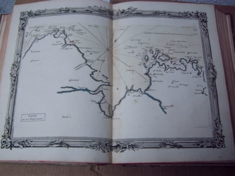 BRION DE LA TOUR L . Partie de la BRETAGNE. (19). carte coloriée encadrée d'une belle bordure gravée. BRION DE LA TOUR L .