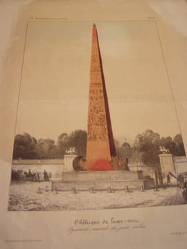 OBELISQUE DE LUXE - NEZ Pyramide nasicale du juste milieu.Lithographie originale sur Velin blanc.. FER - Attribué à Ferogio, François-Fortuné-Antoine ...