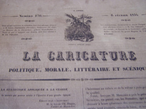 Le père si tendre avait promis (bis) / De fair’ égorger nos amis (bis) / Mais son coup a manqué / Grâce à nos bons jurés. / Dansons la Carmagnole, / ...