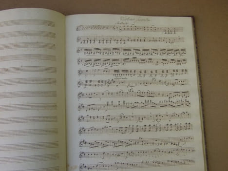 GUIBAL V.- Receuil de Partitions manuscrites pour violino secondo non paginé, arrangé en quatuor pour 2 violons alto et basse , partie violino ...