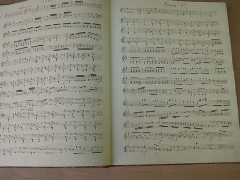 GUIBAL V.- Receuil de Partitions manuscrites pour violino secondo non paginé, arrangé en quatuor pour 2 violons alto et basse , partie violino ...
