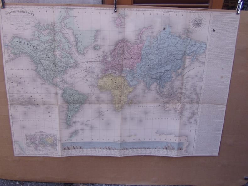 Nouveau planisphere presentant toutes les d&eacute;couvertes dans les mers polaires, les directions suivies par les voyageurs a travers l'Oc&eacute;an et les ...