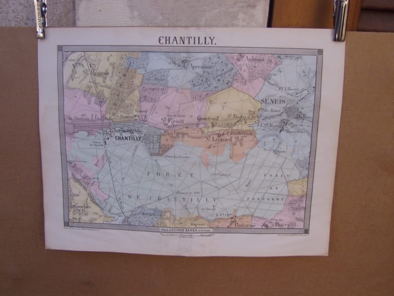CHANTILLY,carte topographique couleurs sur double page dessin&eacute;e et grav&eacute;es par EHRARD, tir&eacute;e de l'Histoire des environs du nouveau Paris.. LA ...