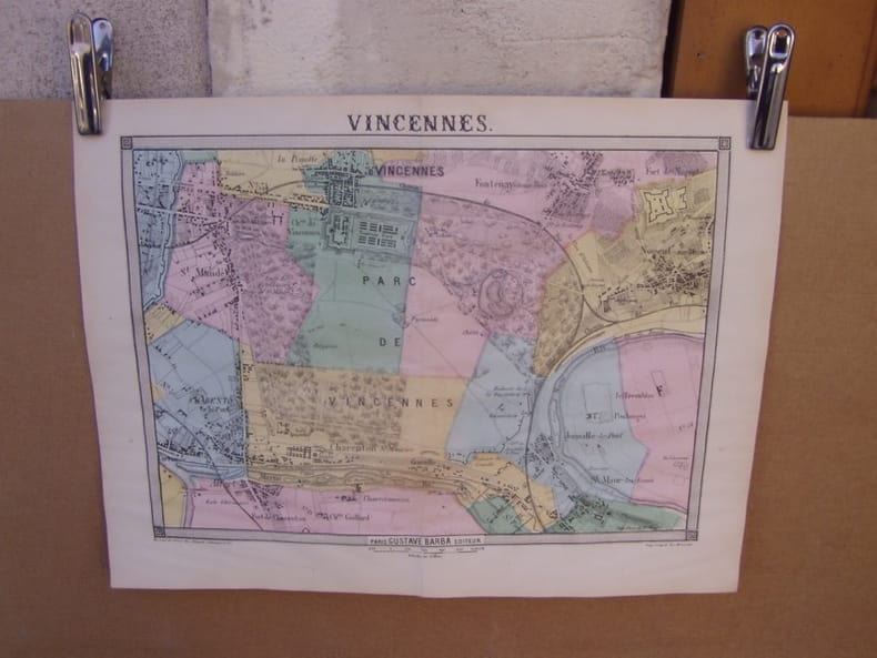 Vincennes,carte topographique couleurs sur double page dessin&eacute;e et grav&eacute;es par EHRARD, tir&eacute;e de l'Histoire des environs du nouveau Paris.. LA ...