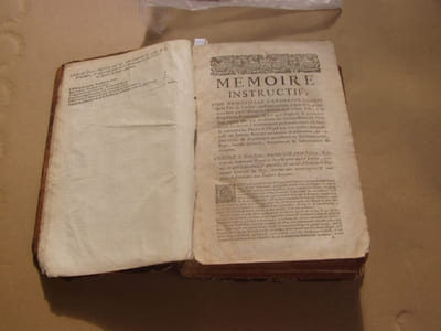Procès en sorcellerie : AFFAIRE GIRARD-CADIÈRE.Recueil des factums de la demoiselle Catherine Cadiere . Du Pere Jean-Baptiste Girard Lesuite,... Du Pere Estienne-Thomas Cadiere,... De messire François Cadiere,... et du Pere Nicolas de Saint-Joseph,...Liste Contenant tous les factums, mémoires, réponses & autres ecritures qui ont été produites & communiquées respectivement dans le procès pendant au parlement de Provence (Texte imprimé) + manuscrit in fine daté 1732 : lettres au Chancelier à Mrg le président de Maliverny etc; (inédit)