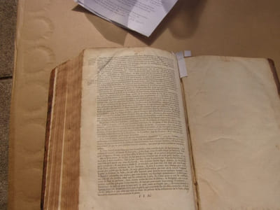 Procès en sorcellerie : AFFAIRE GIRARD-CADIÈRE.Recueil des factums de la demoiselle Catherine Cadiere . Du Pere Jean-Baptiste Girard Lesuite,... Du Pere Estienne-Thomas Cadiere,... De messire François Cadiere,... et du Pere Nicolas de Saint-Joseph,...Liste Contenant tous les factums, mémoires, réponses & autres ecritures qui ont été produites & communiquées respectivement dans le procès pendant au parlement de Provence (Texte imprimé) + manuscrit in fine daté 1732 : lettres au Chancelier à Mrg le président de Maliverny etc; (inédit)