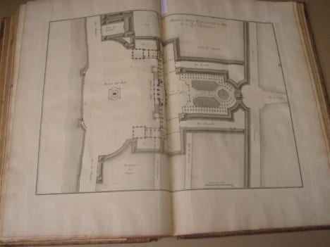 Monumens érigés en France à la gloire de Louis XV, Précédés d'un Tableau du progrès des Arts & des Sciences sous ce règne, ainsi que d'une description ...