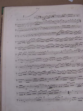 Trois Grandes Simphonies Composees par W: A: Mozart Arrangees pour Deux Violons, Deux Altos, Basse, Contrebasse et Flute La Flute Obligato ou ...