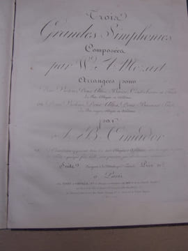Trois Grandes Simphonies Composees par W: A: Mozart Arrangees pour Deux Violons, Deux Altos, Basse, Contrebasse et Flute La Flute Obligato ou ...