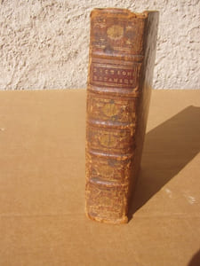 DICTIONNAIRE BOTANIQUE ET PHARMACEUTIQUE, contenant les principales propriétéz des Minéraux, des Végétaux et des Animaux d'usage, avec les préparations de pharmacie internes et externes les plus usités en médecine et en chirurgie.- Exemplaire de Léo LARGUIER (1924) - (La Grand-Combe 1878 - 1950) - Ecrivain français- ENVOI autographe de Léo LARGUIER à son médecin, daté fevrier 1950, en cadeau.