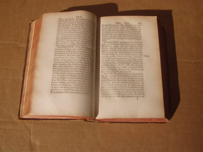 DICTIONNAIRE BOTANIQUE ET PHARMACEUTIQUE, contenant les principales propriétéz des Minéraux, des Végétaux et des Animaux d'usage, avec les préparations de pharmacie internes et externes les plus usités en médecine et en chirurgie.- Exemplaire de Léo LARGUIER (1924) - (La Grand-Combe 1878 - 1950) - Ecrivain français- ENVOI autographe de Léo LARGUIER à son médecin, daté fevrier 1950, en cadeau.