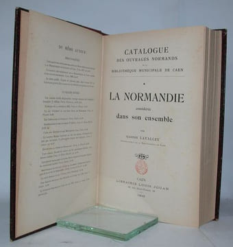 Catalogue des ouvrages normands de la bibliothèque municipale de Caen, par Gaston Lavalley.. [BIBLIOTHEQUE DE CAEN].