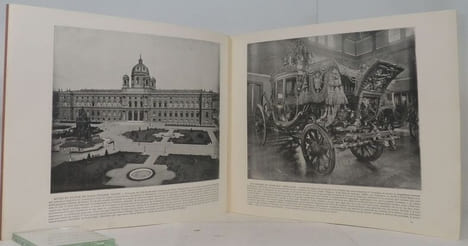 Portfolio de Photographies des villes, paysages et peintures célèbres, rassemblées sous la direction du distingué conférencier et voyageur John L. ...