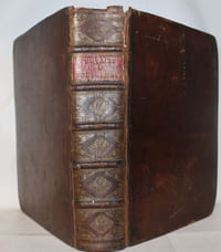 Voyages de M. Shaw,.M.D. dans plusieurs provinces de la Barbarie et du Levant, contenant des observations géographiques, physiques, philologiques,... sur les royaumes d'Alger et de Tunis, sur la Syrie, l'Égypte et l'Arabie Pétrée, Extraits de plusieurs auteurs anciens, et autres pieces qui servent de preuves & d'éclaircissemens à cet ouvrage. Avec des cartes et des figures. Traduits de l'anglois,...