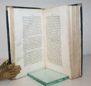 Voyage à Saint-Pétersbourg, en 1799-1800, Fait avec l'ambassade des Chevalliers de l'ordre de St.-Jean de Jerusalem, allant offrir à l'Empereur Paul premier la grande Maitrise de l'Ordre; Dans lequel on trouve: Des notes curieuses sur l'empereur Paul premier, le général Souwarow, les comtes Rostopchin, Pannis, Pahlen, Koutaisow, ... des particularités remarquables sur les Gouvernements russe, l'état du commerce, ... Précédé d'un itinéraire statistique et historique de Fribourg ... a St. Petersbourg, en passant par Vienne.. Cracovie, Brzesk, Riga, Mittau... Berlin, Dresde.. pour servir à l'histoire des Evénements de la fin du 18e siècle.