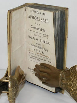 Hippocratis Aphorismi cum Commentariolo . Auctore Martin Lister, E'Medicis Serenessimae Majestatis Reginae Annae.. HIPPOCRATE.