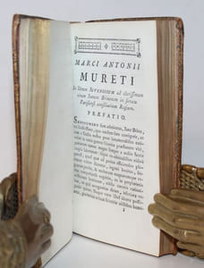 Amoenitates poeticae, sive Theodori Bezae, Marci-Antonii Mureti et Joannis Secundi Juvenilia : Tùm Joannis-Bonefonii Pancharis; Joachim-Bellatii Amores, etc.etc.