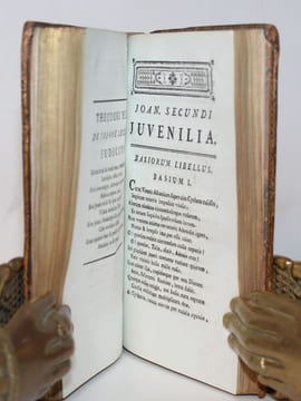Amoenitates poeticae, sive Theodori Bezae, Marci-Antonii Mureti et Joannis Secundi Juvenilia : Tùm Joannis-Bonefonii Pancharis; Joachim-Bellatii ...