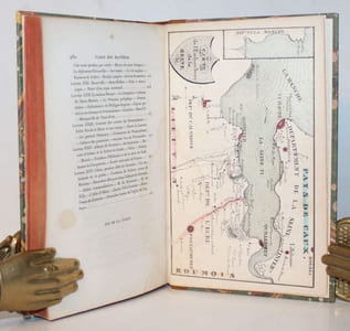 Lettres d'un voyageur à l'embouchure de la Seine, contenant des détails historiques, anecdotiques et statistiques sur les contrées de la normandie connues sous le nom de pays de Caux, de Lieuvin et de Roumois, dans les départemens de la Seine-Inférieure, du Calvados et de l'Eure.