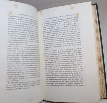 Des effets de la fécondation croisée et de la fécondation directe dans le règne végétal.. DARWIN (Charles).