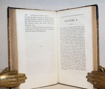 Mémoires sur la vie privée de Marie-Antoinette reine de France et de Navarre; suivis de souvenirs et anecdotes historiques sur les règnes de Louis XIV, de Louis XV et de Louis XVI.