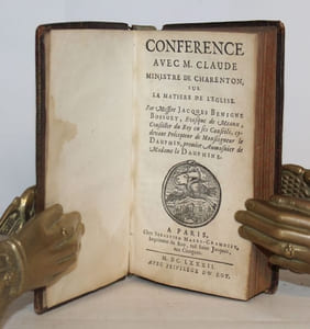 Conférence avec M. Claude  ministre de Charenton, sur la matière de l'Eglise. Aux armes du cardinal de La Rochefoucauld.