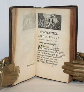 Conférence avec M. Claude  ministre de Charenton, sur la matière de l'Eglise. Aux armes du cardinal de La Rochefoucauld.