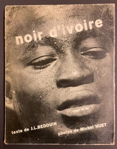 Noir d'ivoire.