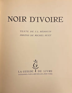 Noir d'ivoire.